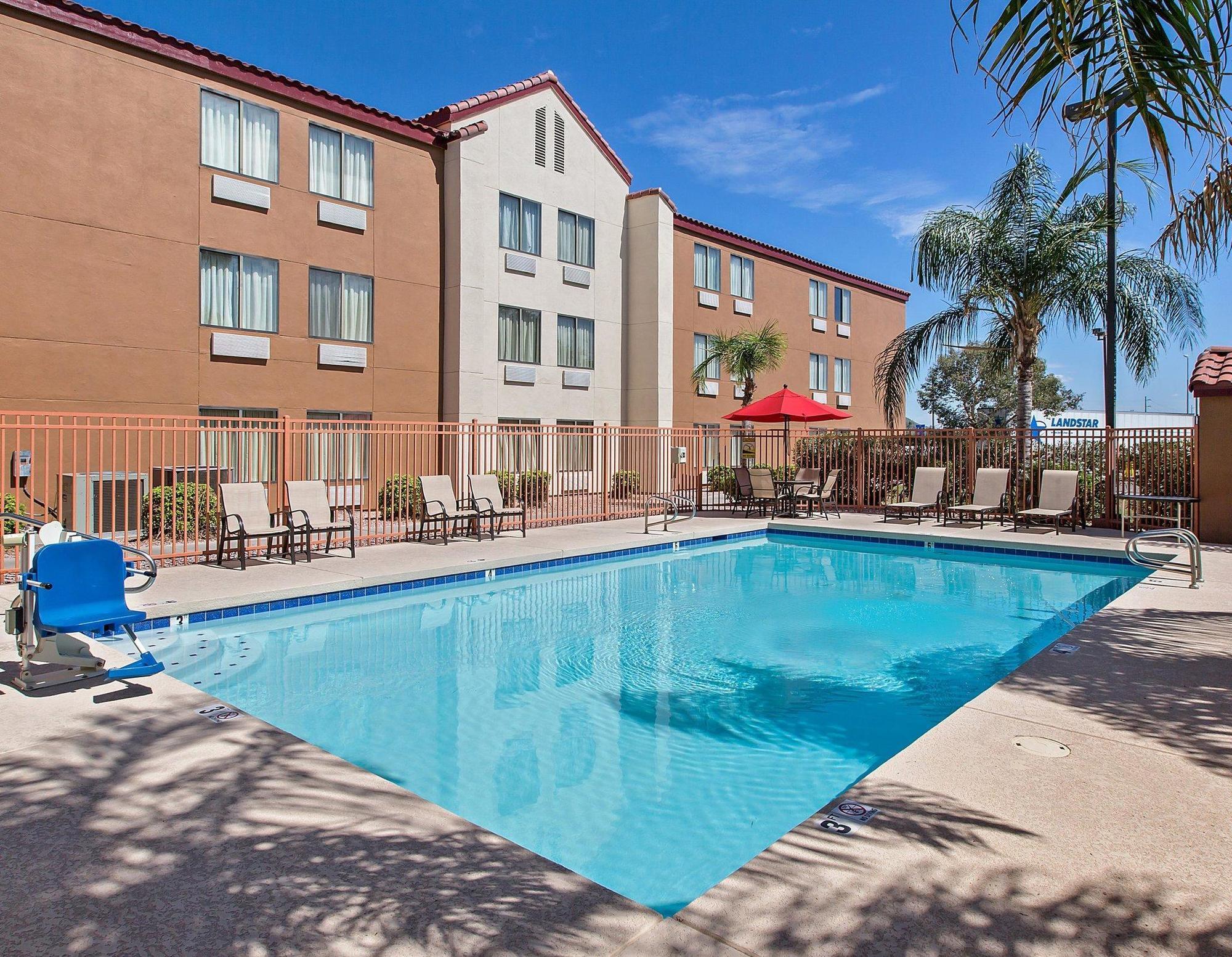 Red Roof Inn Phoenix North - I-17 At Bell Rd Экстерьер фото