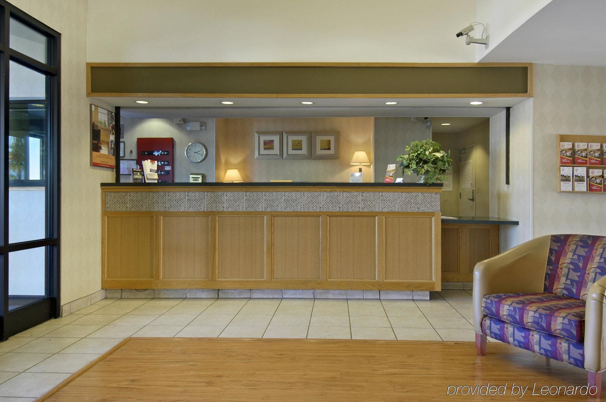Red Roof Inn Phoenix North - I-17 At Bell Rd Экстерьер фото