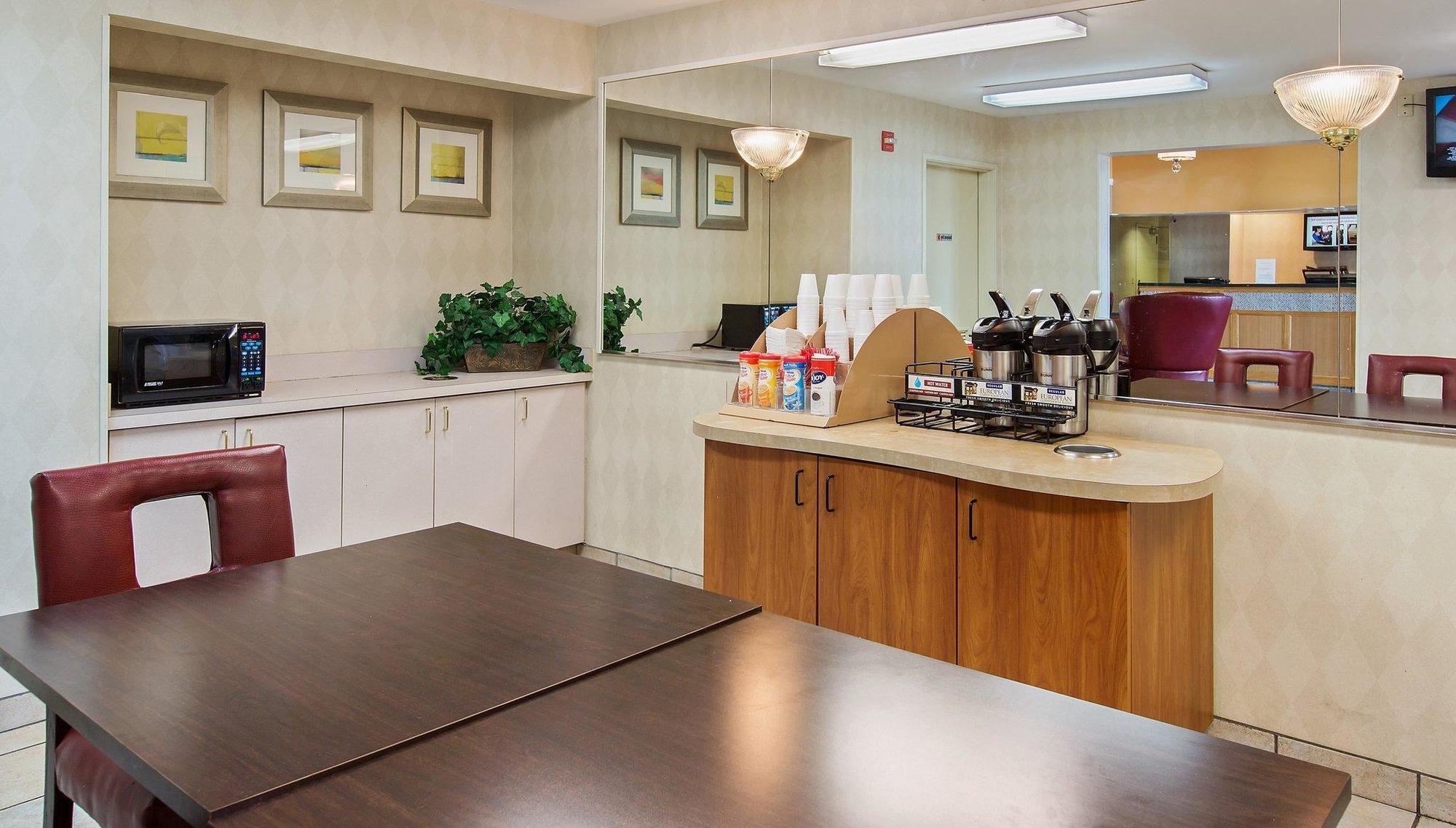 Red Roof Inn Phoenix North - I-17 At Bell Rd Экстерьер фото