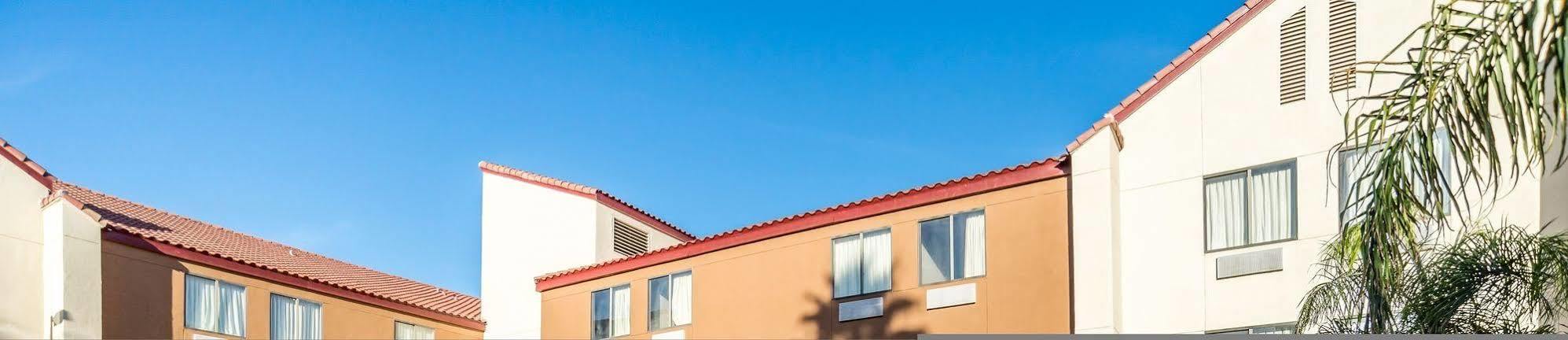 Red Roof Inn Phoenix North - I-17 At Bell Rd Экстерьер фото