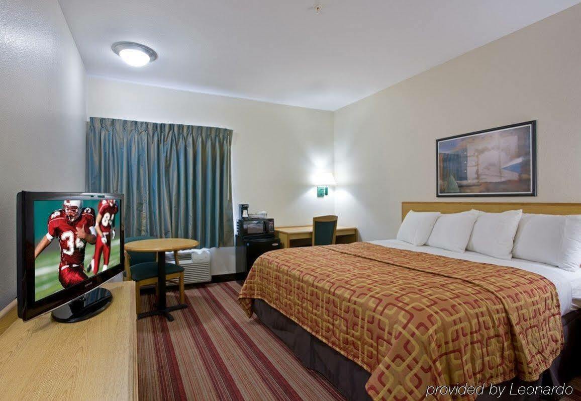 Red Roof Inn Phoenix North - I-17 At Bell Rd Экстерьер фото