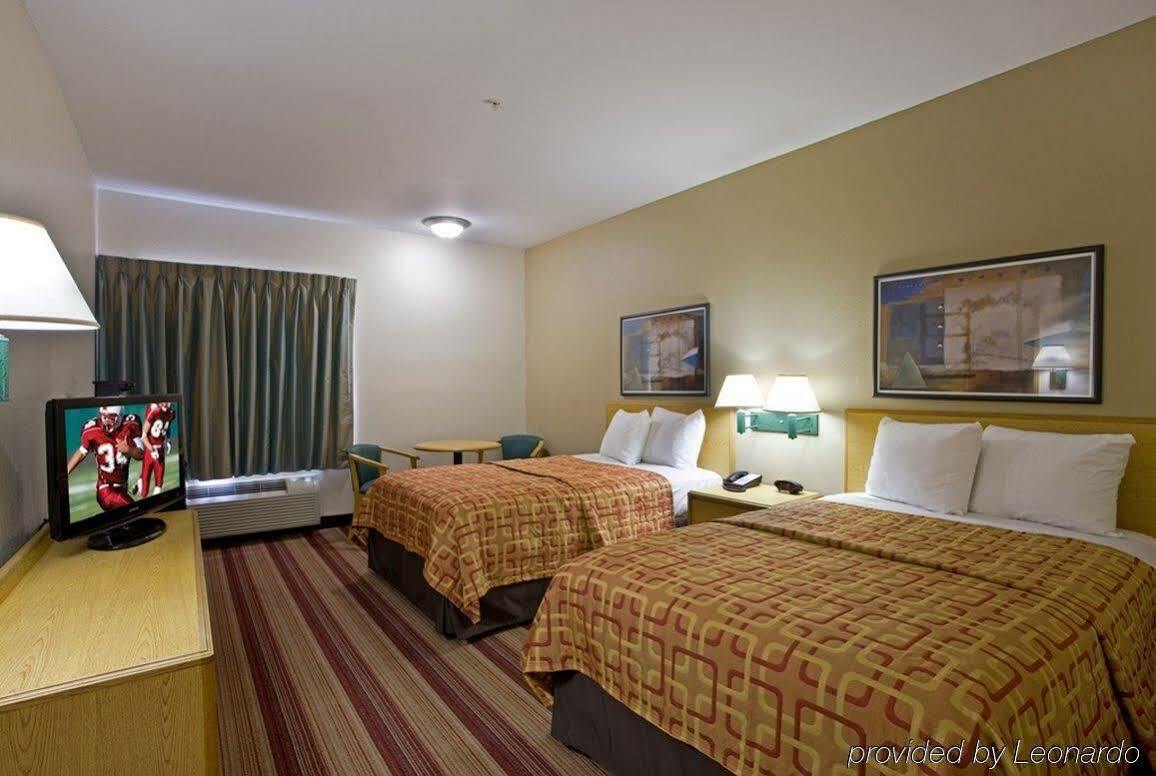 Red Roof Inn Phoenix North - I-17 At Bell Rd Экстерьер фото